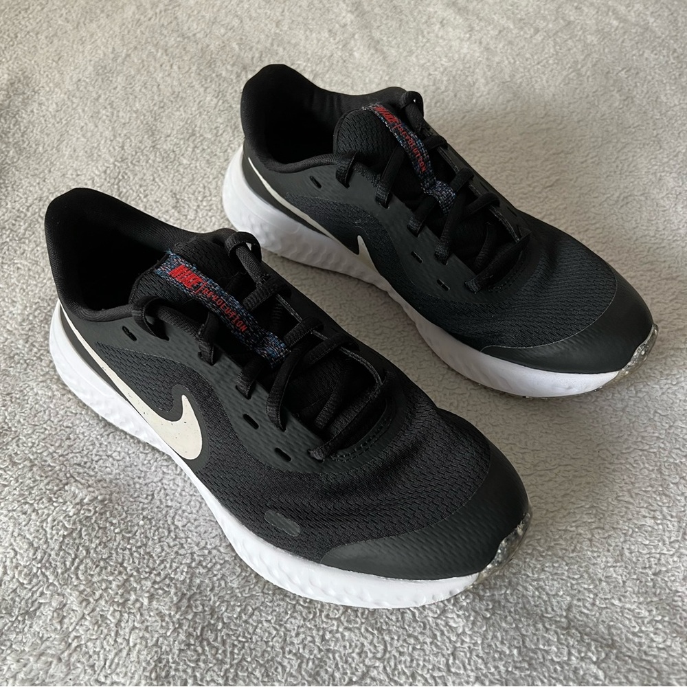 Nike Revolution Youth Athletic Shoes